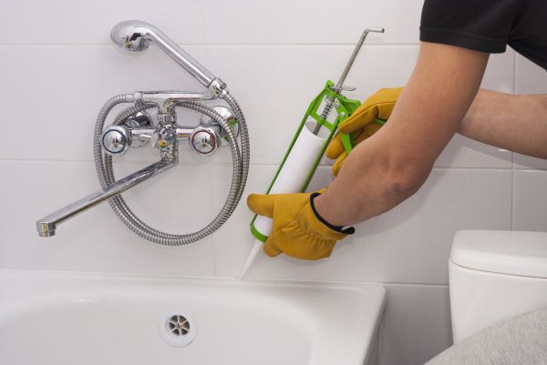 Bathtub Caulking in Logan