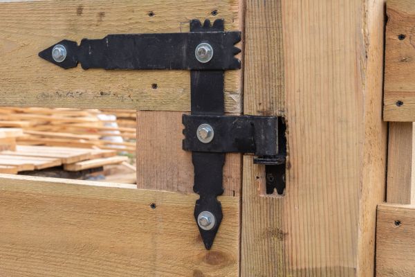 Gate Hinge Adjustment in Logan